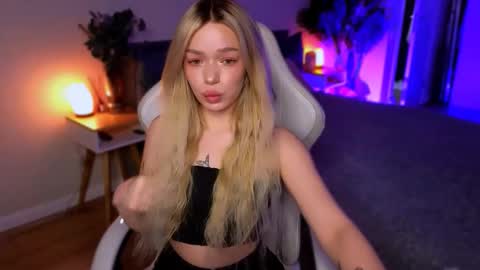 Snapshot of ellatwox chatting on 02-26-26, 06:01 Ella online show from 02-26-26, 06:01