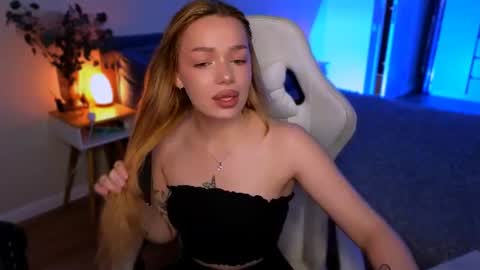 Ella online show from 06-15-26, 06:15