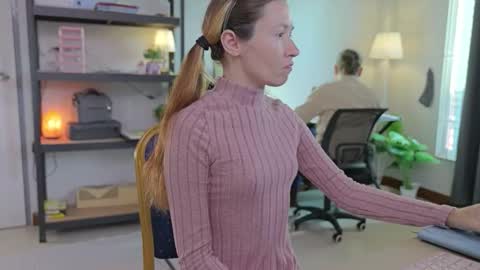 Snapshot of ellcrys chatting on 01-11-26, 12:48 im Elsa lets go Subscribe to my OF and Youtube -35 online show from 01-11-26, 12:48