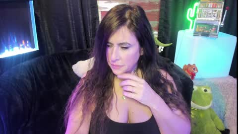 ELLE online show from 02-05-25, 04:47