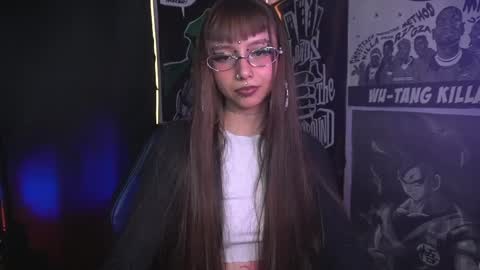 Snapshot of elle_uwu chatting on 05-06-26, 08:14 follow me on instagram . online show from 05-06-26, 08:14