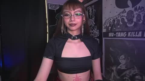 Snapshot of elle_uwu chatting on 05-26-26, 07:10 follow me on instagram . online show from 05-26-26, 07:10