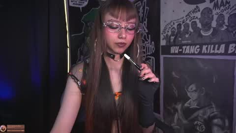 Snapshot of elle_uwu chatting on 06-04-26, 05:41 follow me on instagram . online show from 06-04-26, 05:41