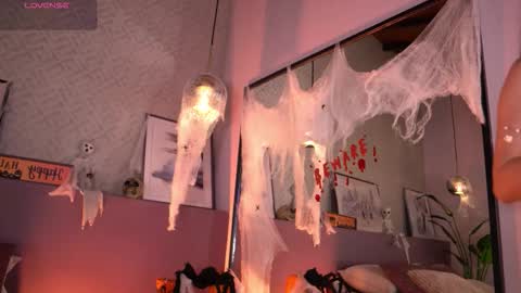 Elle Diane online show from 10-27-25, 12:26