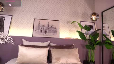 Snapshot of ellediane chatting on 12-15-25, 12:15 Elle Diane online show from 12-15-25, 12:15