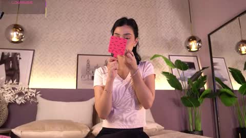 Snapshot of ellediane chatting on 12-18-25, 10:38 Elle Diane online show from 12-18-25, 10:38