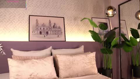 Snapshot of ellediane chatting on 12-22-25, 10:29 Elle Diane online show from 12-22-25, 10:29