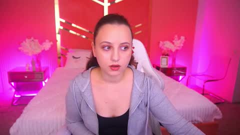 Snapshot of elleebloom chatting on 11-03-25, 02:29 elleebloom online show from 11-03-25, 02:29