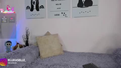 Snapshot of ellegisellee chatting on 10-30-25, 05:09 Yiss online show from 10-30-25, 05:09