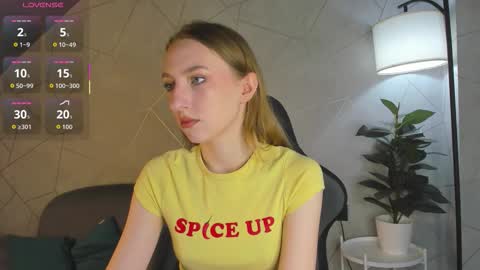 Snapshot of ellen_marshall chatting on 10-11-25, 01:05 Ellen online show from 10-11-25, 01:05