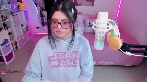 Snapshot of ellen_meow chatting on 11-10-25, 02:32 Meow in da house . online show from 11-10-25, 02:32