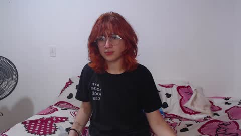 Snapshot of ellie_andy19 chatting on 01-10-25, 04:44 kev  dani online show from 01-10-25, 04:44