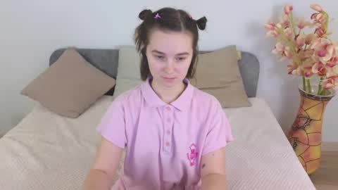 Snapshot of ellie_babyy chatting on 02-20-25, 11:20 Ellie online show from 02-20-25, 11:20