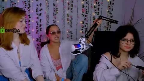 Ellie online show from 10-18-25, 07:03
