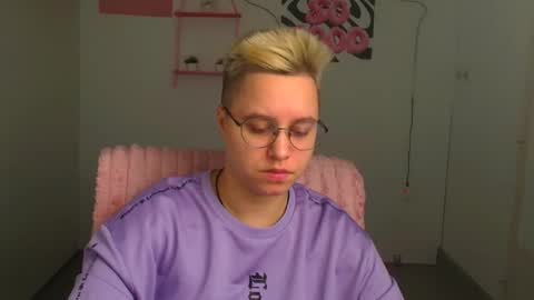 Ellie online show from 03-24-26, 06:18