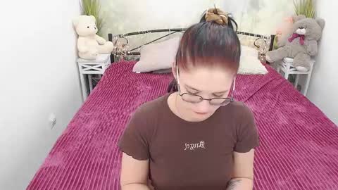 Snapshot of ellie_magic chatting on 03-06-25, 05:22 ellie_magic online show from 03-06-25, 05:22