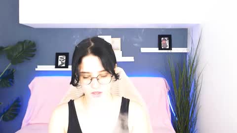 Snapshot of ellie_magic chatting on 10-13-25, 12:38 ellie_magic online show from 10-13-25, 12:38