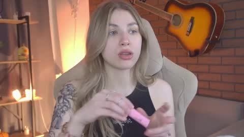 elliecutes online show from 04-30-26, 09:04