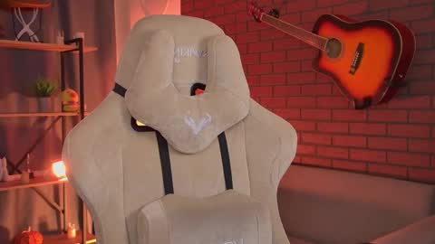 elliecutes online show from 05-18-26, 05:35