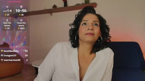 Snapshot of elliee1 chatting on 02-05-25, 06:26 elliee1 online show from 02-05-25, 06:26