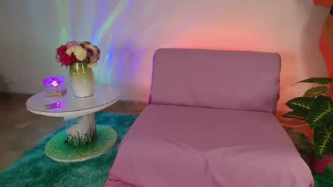 Snapshot of elliee1 chatting on 03-04-25, 12:22 elliee1 online show from 03-04-25, 12:22
