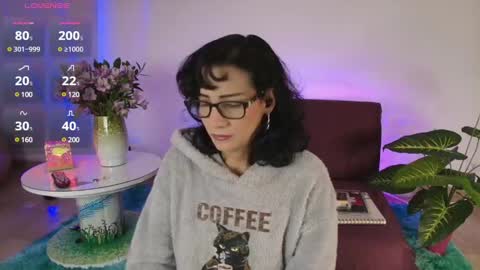 Snapshot of elliee1 chatting on 03-08-25, 01:14 elliee1 online show from 03-08-25, 01:14