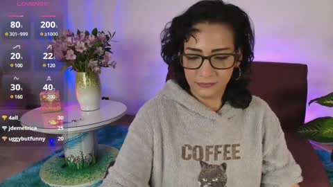 Snapshot of elliee1 chatting on 03-08-25, 04:17 elliee1 online show from 03-08-25, 04:17