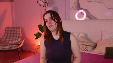 Snapshot of elliegarson__ chatting on 05-06-26, 05:07 elliegarson__ online show from 05-06-26, 05:07