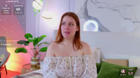 Snapshot of elliegarson__ chatting on 06-01-26, 05:25 elliegarson__ online show from 06-01-26, 05:25