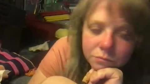 Ellie Louise online show from 10-22-25, 09:47