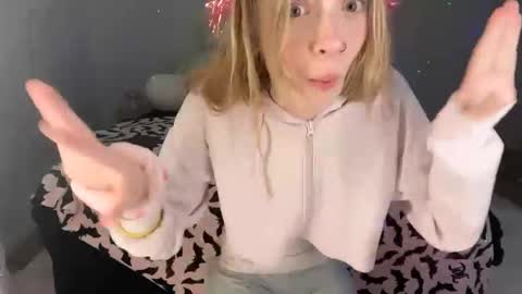 ellie online show from 10-27-25, 01:20