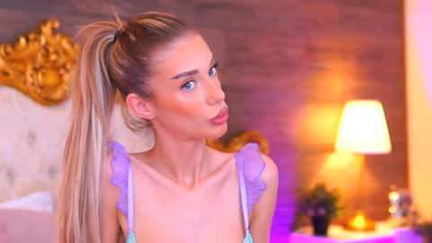 Ellie online show from 10-17-25, 09:01