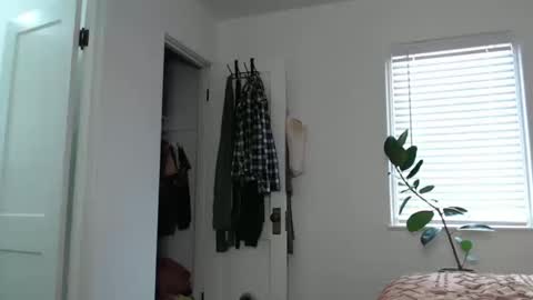 Snapshot of ellierowyn chatting on 10-13-25, 08:20 Ellie Rowyn online show from 10-13-25, 08:20