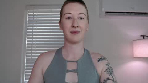 Snapshot of ellierowyn chatting on 11-14-25, 09:35 Ellie Rowyn online show from 11-14-25, 09:35