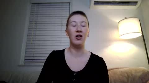 Snapshot of ellierowyn chatting on 11-25-25, 02:44 Ellie Rowyn online show from 11-25-25, 02:44