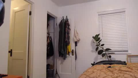 Snapshot of ellierowyn chatting on 01-08-26, 01:08 Ellie Rowyn online show from 01-08-26, 01:08