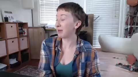 Snapshot of ellierowyn chatting on 01-16-26, 07:51 Ellie Rowyn online show from 01-16-26, 07:51