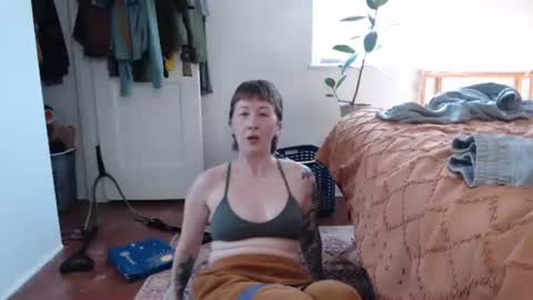 Snapshot of ellierowyn chatting on 02-28-26, 09:49 Ellie Rowyn online show from 02-28-26, 09:49