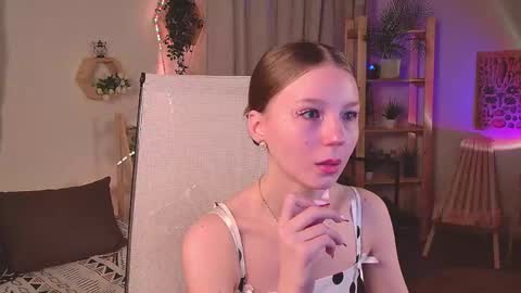 Elli online show from 04-18-26, 06:06