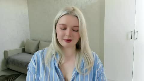 Snapshot of ellilovv chatting on 03-31-26, 04:57 ellilovv online show from 03-31-26, 04:57