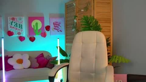 Elin online show from 04-30-26, 05:03