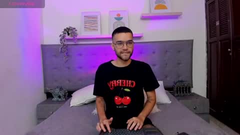 Snapshot of elliot_flame chatting on 06-22-26, 04:48 ELLIOT online show from 06-22-26, 04:48