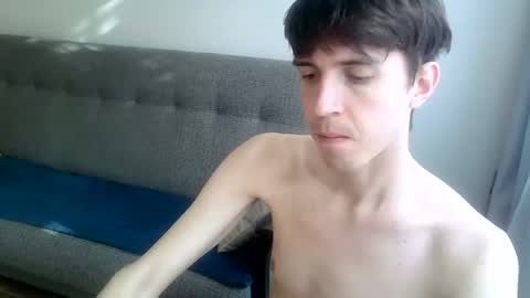 Snapshot of elliotdamri chatting on 06-18-26, 03:27 Elliot Damri online show from 06-18-26, 03:27