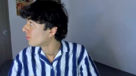 Snapshot of elliotvolkov chatting on 04-20-26, 12:35 elliotvolkov online show from 04-20-26, 12:35