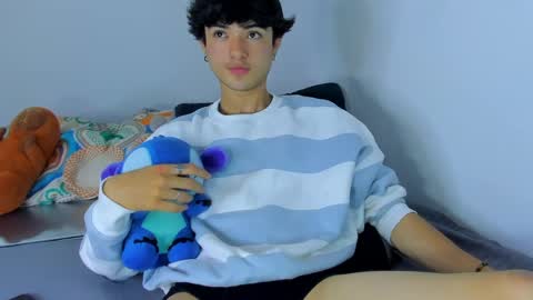 Snapshot of elliotvolkov chatting on 04-21-26, 01:07 elliotvolkov online show from 04-21-26, 01:07