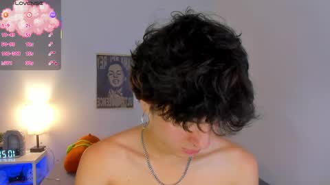 Snapshot of elliotvolkov chatting on 05-05-26, 03:20 elliotvolkov online show from 05-05-26, 03:20