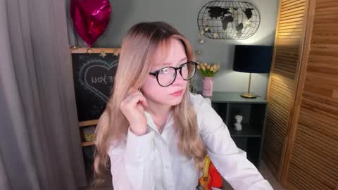 Snapshot of elliup chatting on 10-05-25, 01:37 elliup online show from 10-05-25, 01:37