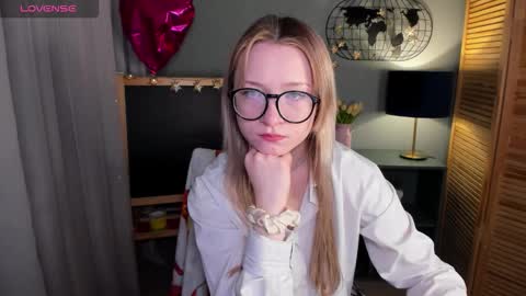 Snapshot of elliup chatting on 10-10-25, 08:35 elliup online show from 10-10-25, 08:35