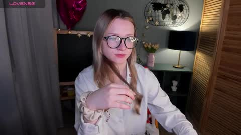 Snapshot of elliup chatting on 10-12-25, 01:37 elliup online show from 10-12-25, 01:37