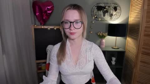 Snapshot of elliup chatting on 10-15-25, 08:25 elliup online show from 10-15-25, 08:25